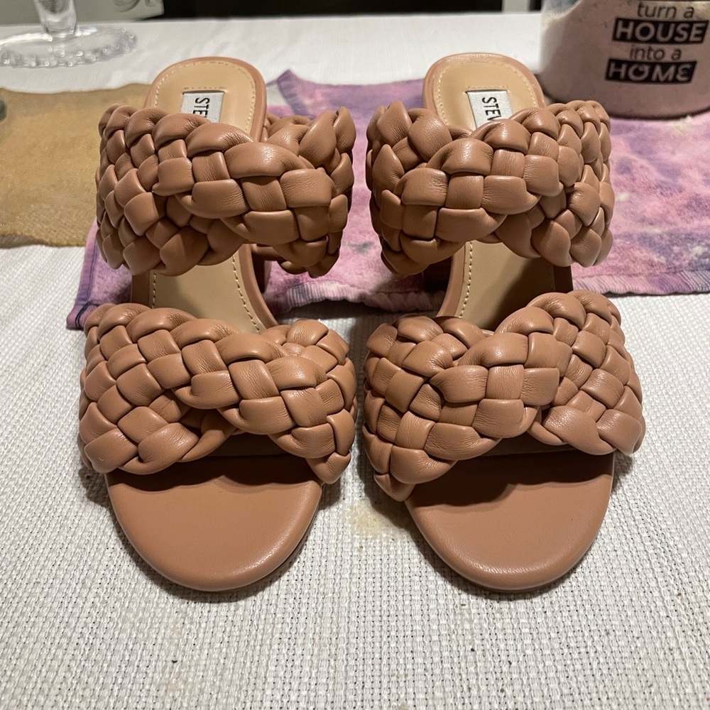 Brand New Steve Madden 6/12 never worn